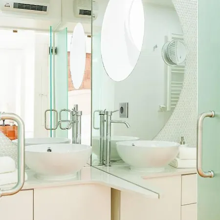 Апартаменти Alfama Delight Panoramic River And Historic Views 3 Bedrooms And 2 Bathrooms Ac 18th Century Building *