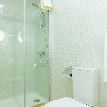 Alfama Delight Panoramic River And Historic Views 3 Bedrooms And 2 Bathrooms Ac 18th Century Building * Лісабон