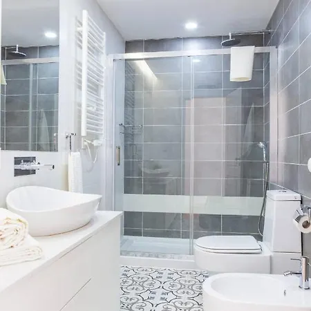 Alfama Delight Panoramic River And Historic Views 3 Bedrooms And 2 Bathrooms Ac 18th Century Building Appartamento *