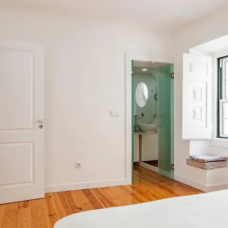 Alfama Delight Panoramic River And Historic Views 3 Bedrooms And 2 Bathrooms Ac 18th Century Building *