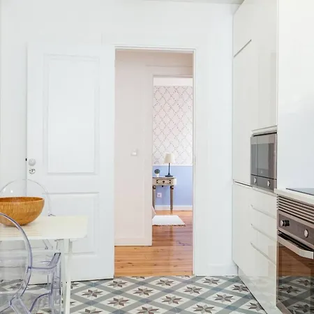 Alfama Delight Panoramic River And Historic Views 3 Bedrooms And 2 Bathrooms Ac 18th Century Building 리스본