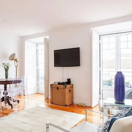 Apartment Alfama Delight Panoramic River And Historic Views 3 Bedrooms And 2 Bathrooms Ac 18th Century Building Lissabon