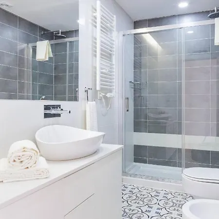 Apartment Alfama Delight Panoramic River And Historic Views 3 Bedrooms And 2 Bathrooms Ac 18th Century Building Lissabon