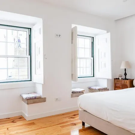 Alfama Delight Panoramic River And Historic Views 3 Bedrooms And 2 Bathrooms Ac 18th Century Building דירה *