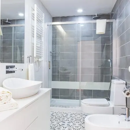 Alfama Delight Panoramic River And Historic Views 3 Bedrooms And 2 Bathrooms Ac 18th Century Building דירה *